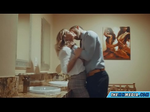 ❤️ Wann eng Busty Blond Iech an engem ëffentlechen Toilette verféiert ❤ Porno op lb.sexarxiv.ru ❤